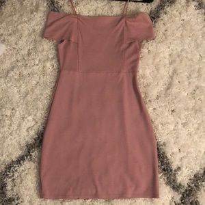 Pink off the shoulder bodycon dress 🌸